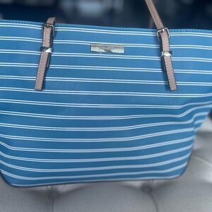 New Nine West Strip Canvas w/Leather Strap Tote w/ wristlet Bag w/zipper closure